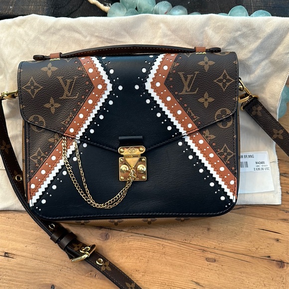 Limited Edition Highly Coveted Louis Vuitton Pochette Matis